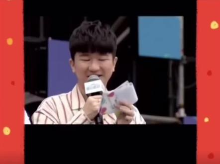 杨幂扔粉丝礼物?#名场面 #粉丝见面会 #杨幂 #不信谣不传谣