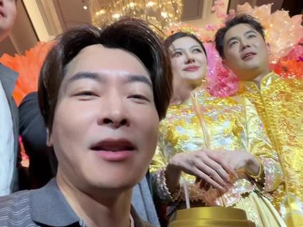 当你去同学婚礼得知她老公是霸王茶姬创始人 霸王茶姬创始人:今天我结婚,你们都别给我说!
#霸王茶姬 #霸王茶姬创始人张俊杰 #霸王茶姬创始人结婚
#婚礼 #霸王茶姬创始人