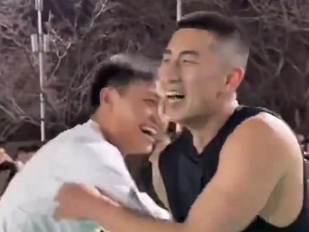 这是街球圈最打脸的一场单挑!彻底击碎了网红球员的实力滤镜! #真实生活分享计划 #篮球比赛 #张照洋 #篮球需要沉淀