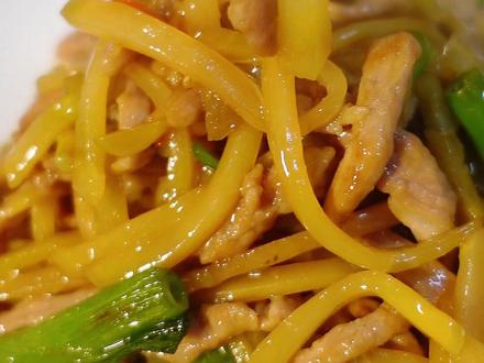 榨菜炒肉丝,经典家常菜,一口吃回小时候 #榨菜肉丝 #儿时味道 #家常菜 #下饭菜 #经典家常菜