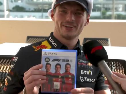 维斯塔潘收到来自勒克莱尔圣诞礼物——乐扣定制封面版本的F1-22游戏卡!#f1 #维斯塔潘 #勒克莱尔 #夏尔勒克莱尔 #乐扣