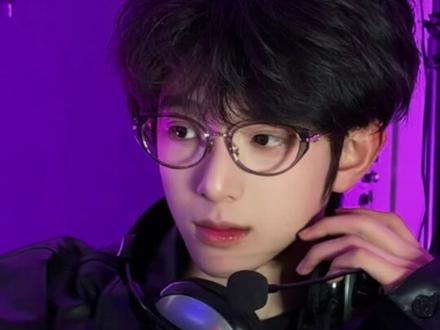 陈浚铭台上和练习室反差咋这大!#陈浚铭 #tf家族 #tf家族四代 #萌物 #反差