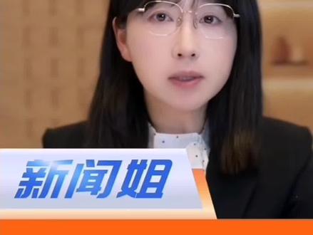 地震,据查对于柳州来已是300多年前事,所以当昨天(5月18日)凌晨那场5.2级、震中心距我们20公里的地震来临时,许多柳州人还是没有太当回事:
当时许多人可能都已沉入梦中,就算被家人叫醒,也只是恍惚间感到屋子几秒钟的摇晃……过会便又呼呼大睡。大楼下是有一些吵杂,那只是少部分警觉的人们。
直到第二早上辅天盖地的新闻报导地震灾情,大家才意识到地震是如此的临近与可怕。也许,这是地震的高峰值,余震没那么强,人们都这么想。可仅仅过了十多个小时,5.2级的地震再次来袭。
这次它选在晚上9点55分,在人们尚未作息的时刻,像是估意让大家清楚的感受它即便在二十公里外的威力:大楼剧烈摇晃像过山车,且上下颠簸……几许是几秒、几许是十几秒,总之每一秒、每一瞬都是令人恐怖的煎熬,无法预测的后果。
门外早已响起了人们惊恐声、匆忙的脚步声……看来经过大半天手机视频关于地震自救的教育和地震的感受,大家都认真起来。小区的空旷处一下聚满了人。只是人们的眼神无助得令人心碎。
有人带家人钻进汽车开到空旷避险、有人支起了野外帐篷、更有人立即开启了旅游外出的另一种避险模式,当然这只是有钱有闲的少部分人。更多的人尔后又陆续回到自己的屋里——那是家,那是自己几乎辛苦一辈子才建起的一砖一瓦和全部财富。
昨夜小区许多家都通霄亮着灯,许多人都难以入眠。是否还有更高强度的地震袭来?成了昨夜人们心头挥之不去的梦魇......
今早七点的柳州市乌云笼罩,阵雨猛烈。可是马路上已有了谋生计的早行人。飞驰而过的汽车和电动车,又是一个普通的日常。
是的,只要还活着,生活就得继续。乌云散去时,阳光定会再现。我走近窗台,又听到小区林子欢快的鸟鸣像之前一样。