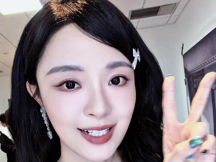 是手握唱歌话筒的一天,2026年祝我们所愿皆成~#湖南卫视春晚 #我在抖音看春晚 #综好玩