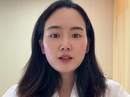 肺移植那些故事 一名单亲妈妈带着13岁的儿子冒着生命危险从重庆跑来做肺移植,我们综合她病情和家庭社会关系考虑,给她保守治疗,呼吸困难明显好转,患者同意先出院规范治疗。西医说:有时去治愈,常常去帮助,总是去安慰。中医说:上医治未病。有问题一定要及早干预治疗,不然医生只能去安慰了#健康知识科普 #医生科普医学知识 #医生科普答疑 #病房故事 #广州医科大学附属第一医院