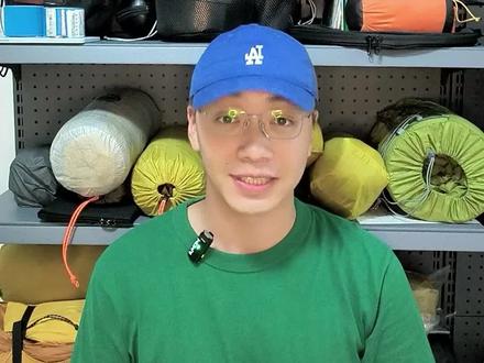 当年国内户外圈的一句话:迪卡侬一出,国产户外品牌都得跪,凯乐石能半跪。
不是开玩笑的。 就现在来看迪卡侬家针对细分运动领域设计产品这一点,国内也没有人办到。
单徒步这块 MH和MT系列性价比很高。
几千元你就可以得到一套美利奴贴身,格子绒保暖,
3L腋下拉链连帽冲锋衣外加一个镂空背负的背包。 而且性能被测设过。
#户外徒步 #徒步装备 #迪卡侬 #露营装备 #好物推荐