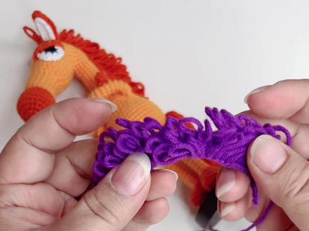 傲娇马钩织教程-鬃毛
#手工编织零基础教学 #手工爱好者 #爱手工爱生活 #做手工我是认真的 #钩针编织