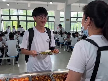 许二木都不认识你吃什么吃
笑死我了豆包牛逼666#许二木 #豆包 #流量扶持 #抽象
再不更新我粉丝掉完了 我要掉下4000了🆘