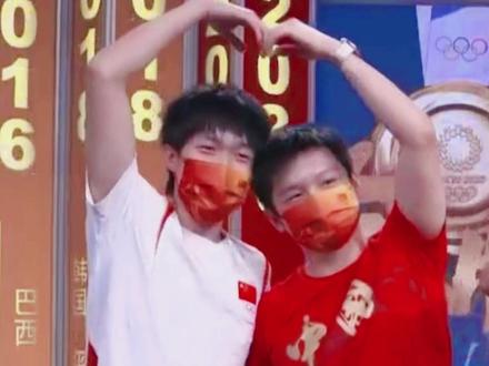 #国乒 #王楚钦 #樊振东 #乒乓球 #为热爱而战
成都世乒赛等着大头下赛场的是小胖,成都世乒赛说大头不要紧张的是小胖,说世界第一在旁边踏实的是大头,小胖一个眼神就知道先发言的是大头……
在少年们的青春里,一起刻苦训练、追逐梦想为国争光的是他们!🐼🦁️“他们是目前唯二的青奥会男单冠军”🇨🇳