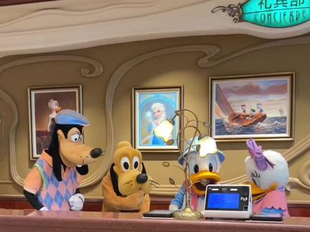 鸭鸭怎么也没想到,自家的酒店住起来还要check in#迪士尼 #唐老鸭 #黛丝 #布鲁托 #高飞