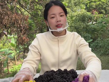 不敢带你回河池,怕你吃不惯彩色糯米饭,吃不惯扣肉#河池壮话 #萨西不理 #彩色糯米饭