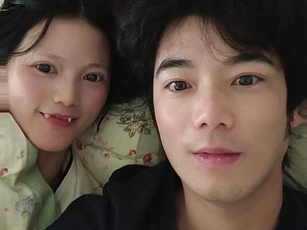 我要验牌,我要夫人给我擦皮鞋,你们那方言怎么说。#情侣日常 #我要验牌 #一起 #万能的抖音 #我的夫人