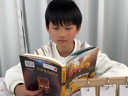 河狸变身计划双语阅读小说来啦,全新IP超多新人物小故事等你来探索 #河狸变身计划 #迪士尼 #皮克斯