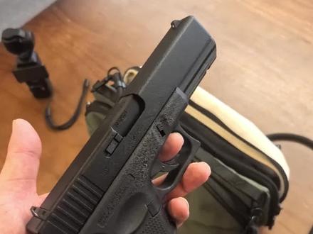 把玩全国第一把『龑虎』金滑G17✌🏻
#乖巧虎 #wargame #男人玩具 #发射器 #玩具枪