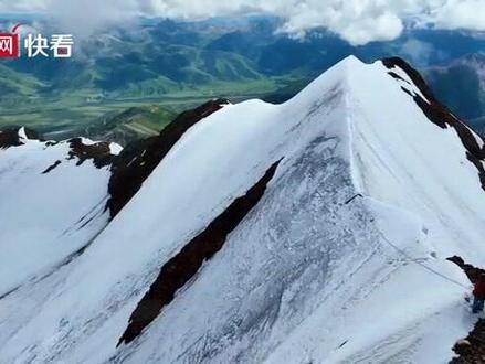 00后大二男生寒暑假兼职高山向导:曾带队首登5670米高峰。财经商务学院旅游管理学生。#极限运动 #户外徒步登山