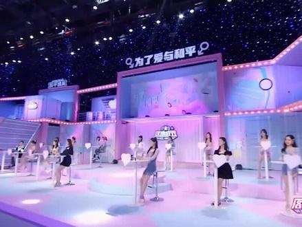 初代磕学家——杨超越,粉丝见面含泪再谈火箭少女101。