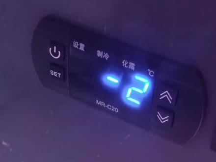 制冷设备温控器调试。