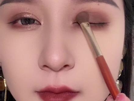 新手就用这种棕色系眼影,百搭不会出错#新手化眼妆教程