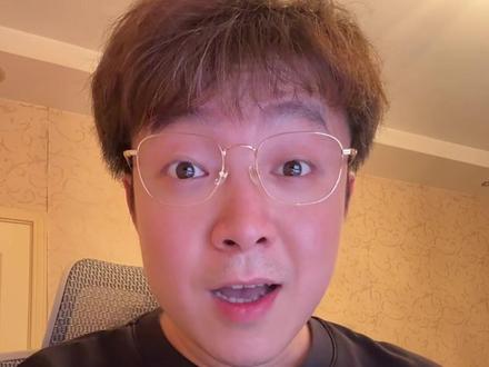 最近好多叔叔阿姨问我 是不是7月15号豆包就不能用了?别信谣言!下线的是一个藏在角落里、99% 的人都没点开过的小功能,咱们平时聊天、问问题一点影响都没有。#中老年 #豆包 #千问 #AI