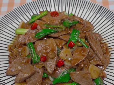 猪肝这样炒,鲜嫩爽口非常的好吃,而且一点也不柴#猪肝 #跟着抖音学做菜