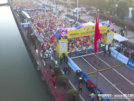 楚韵虾香,奔跑潜江。中国虾谷·2023潜江返湾湖湿地马拉松鸣枪起跑!#潜江马拉松#传递奔跑的力量 #比赛现场