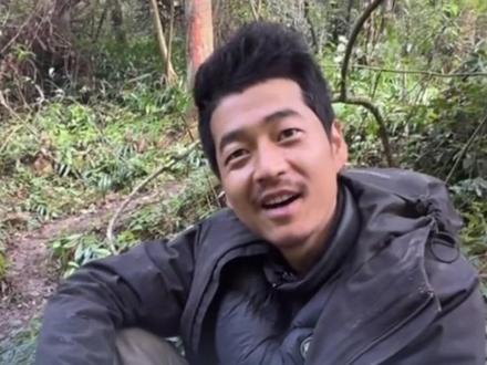 荒野求生挑战赛决赛第8天,宝鸡选手文车车心率过低需观察,“获取食物速度和技巧很欠缺”#荒野求生 #文车车 #养老模式