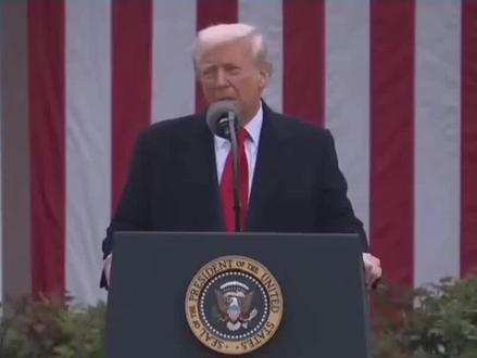 特朗普称将加征10%全球进口关税