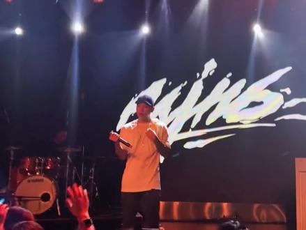 逝去的过往 就别再回头望 #迷途羔羊#兄弟本色 #顽童MJ116 #hiphop #中文说唱 #嘻哈 #rap #livehouse #说唱 #音乐现场 #音乐推荐 #音乐节 #每日音乐推荐