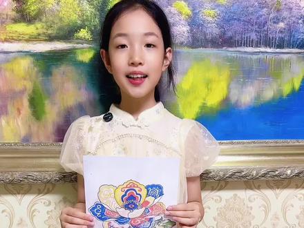 我画了一幅画,是#满族 传统的图腾花纹在绽放的牡丹花上,我还配了红蓝黄白的色彩,还有小动物,发给大家看看呀@#56个民族56朵花 #宝相花