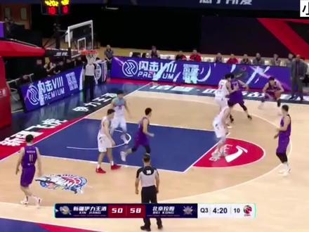 准确判罚!王少杰双手吊筐暴扣被吹无效_裁判耐心解释原因