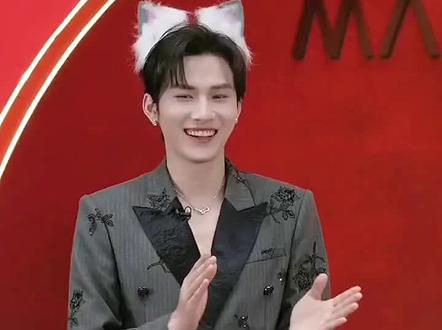 想看沛恩跟穿着这身的江衡拍个vlog ! 感觉沛恩会爱不释手呢#江衡#李沛恩#奖励cp#丸美直播cut