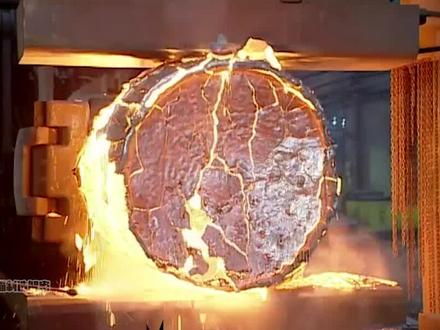 铁是怎么炼成钢的?市面上各种合金钢,原来是这样制作的,很解压 #炼钢 #钢铁冶金 #锻造 #钢铁 #科普