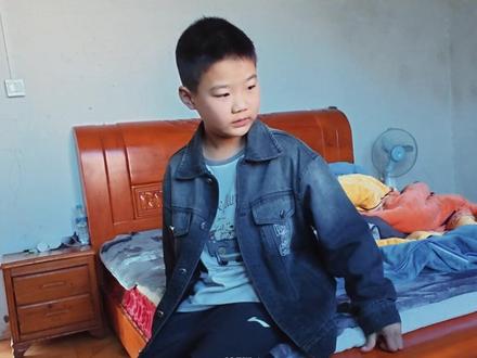 MAMORU·张凌赫生日公益应援-1v1帮扶行动 徐昊宇小朋友是跟凌赫同月同日生的小朋友,今年9岁了,从2022年开始,mamo开始了这项1v1扶持计划,到今年已经第四个年头,2025年的徐昊宇小朋友在生活和学习上都遇到了一些困难,这个视频是我们实地去拍摄了徐昊宇小朋友的生日记录,以及提前帮他过了9岁的生日,希望他能和凌赫一样,成长成一个心里有甜,眼里有星星的男孩。@张凌赫
详情见评论
#张凌赫#谢征#慕容清峄