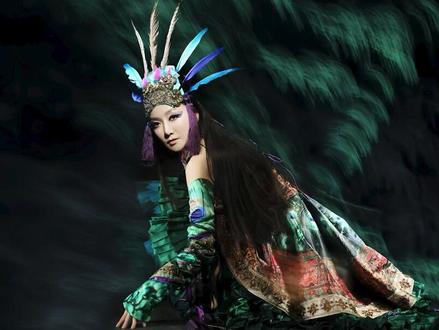 “华夏第一神婆“萨顶顶的五首经典歌曲,每次听都被惊艳到! #萨顶顶 #万物生梵文 #左手指月 #咚巴拉