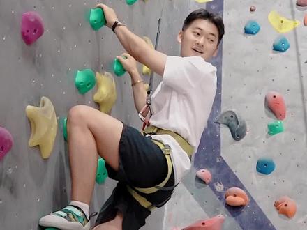 带上你胆大的homie 来试试攀岩吧!#百亿流量扶持 #攀岩 #西安 #周末去哪玩 @DOU+小助手