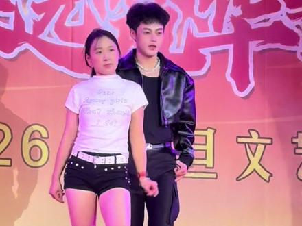 元旦和🐔妞的合作舞台@🐾 #没有明天 #章昊 #宋雨琦 #元旦晚会 #男高中生