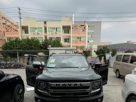 哈弗大狗车主来工厂专用行车记录仪,拆掉4S店赠送的后视镜行车记录仪。安装我们带哨兵守卫停车监控专车专用行车记录仪。无损安装,不破线,不露线。车主非常满意。