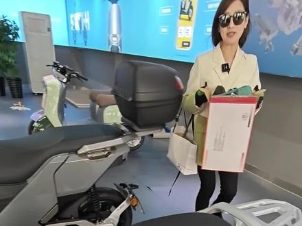 #大阳电动车 #高速电摩 E3座桶空间到底有多大,大座桶 超能装 #电动车 #大阳e客