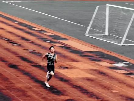 今天测100m启动计时。力量方面一直是我的弱项,起跑太慢~@TsL 🏃🏻🏃🏻