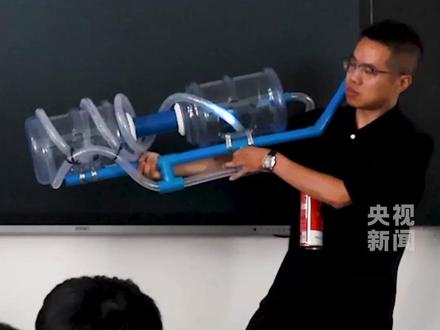 物理老师为讲解内燃机原理,手搓“等离子炮”震撼全班。网友:课堂秒变科幻现场!@夏振东讲物理
