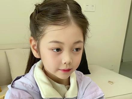 上学收碎发高马尾!三分钟快速发型! #女儿穿搭 #编发教程 #扎发教程 #发型教程 #生女儿就是用来打扮的