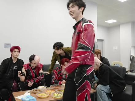 这意思是要是打码就亲了???#时代少年团#物料