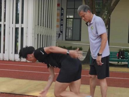 广东田径何以长盛不衰?广东田径队总教练麦国强深耕岗位37年,用科技助力运动员实现精细化训练。#第十五届全运会 #为广东田径队加油