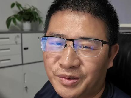AI只是加速和放大你的经验 个人用CODEX,CHATGPT,OPENAI去做电商,本质上只是把我个人经验的一个自动化落地和加速,增强。并不是有个自己会挣钱的牛马。只是说有人AI,你敢想敢干了。
如果你是没有编程基础的老板,如果不想被AI落下,最好招个便宜的毕业生程序员当你的AI工具人,这个钱花得值。如果你就是程序员,那么你一定要先去趟业务,而不是觉得用AI就直接能挣钱了。
#CODEX
#AI电商
#中年人创业
#程序员转行
#电商创业日记