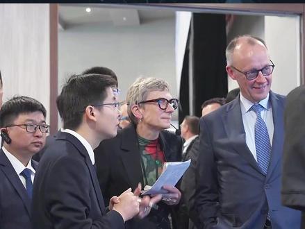 德国总理默茨访华,被宇树科技整破防了!回国后疯狂输出:再不拼命就晚了!#德国总理访华 #宇树科技 #机器人 #王兴兴