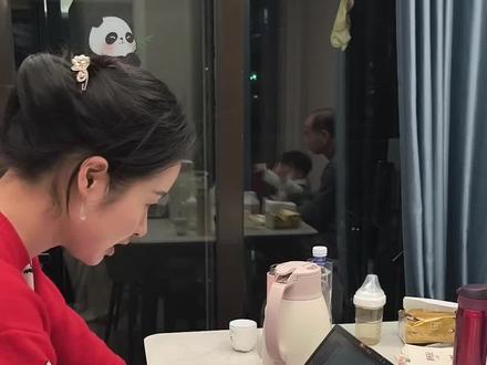 无论一审第二次听证会结果如何,精神支柱一直都在,希望也一直都在#徐泽伟 #陪孩子一起长大 #一岁多的宝宝 #打官司 #国际新闻 @抖音小助手