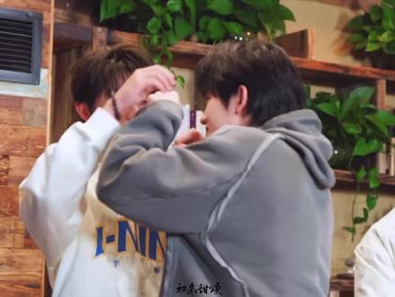 亚轩在猫塑马哥这件事上绝对是世界第一……
#祺轩 #轩祺 #风盆 #盆风 #cp向