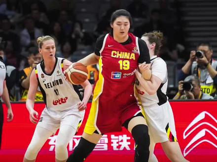 张子宇15投10中,砍下20分11篮板,中国女篮65-80不敌比利时女篮,遭遇世预赛首场失利 #张子宇 #李月汝 #韩旭 #宫鲁鸣 #中国女篮