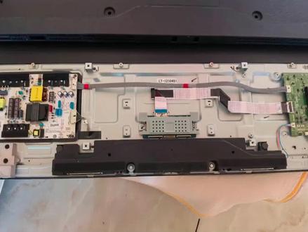 海信电视花屏竖条来回走动,教你一招不换屏,零成本即可,修复正常#液晶电视 #液晶电视维修 #海信电视 #电视 #家电维修