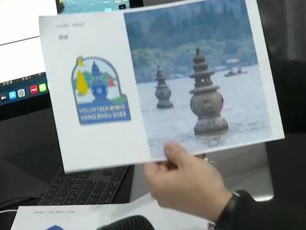 全是细节控!这样的亚运会志愿者徽章你慕了吗?(来源:浙江卫视)